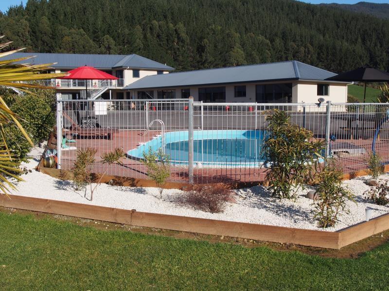 Linkwater Motel And Backpackers ภายนอก รูปภาพ