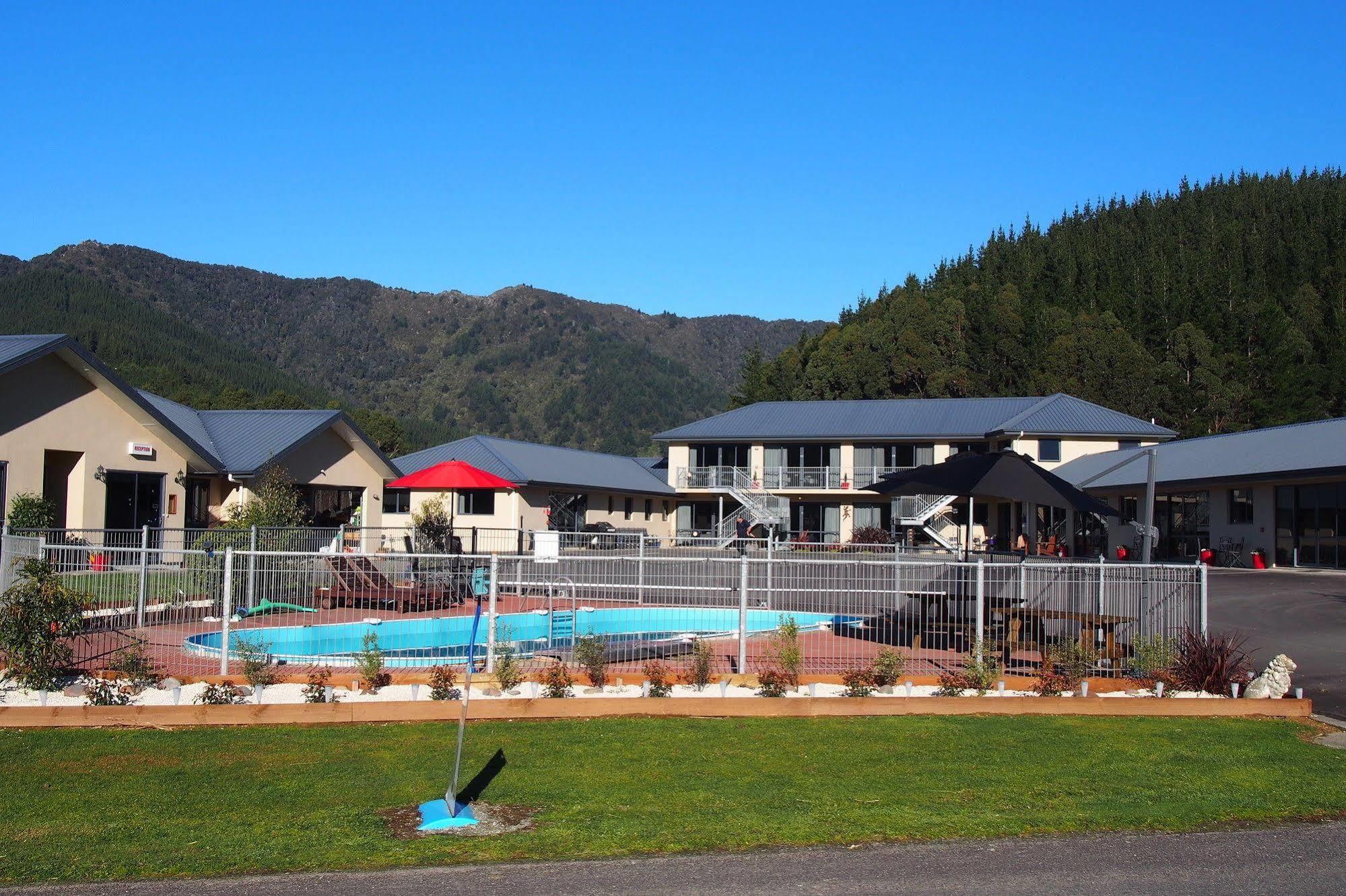 Linkwater Motel And Backpackers ภายนอก รูปภาพ