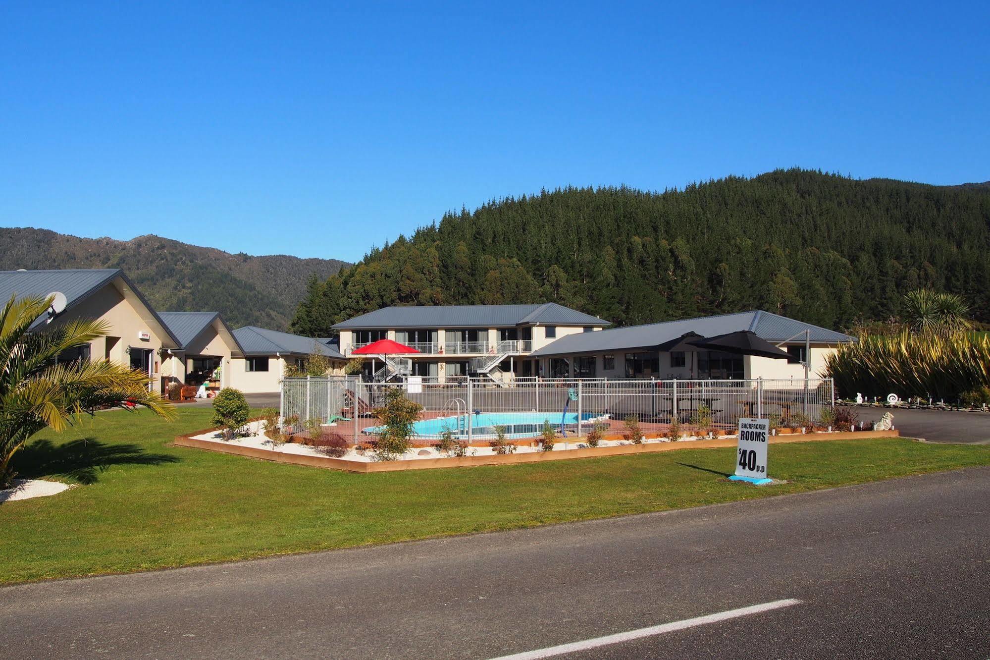 Linkwater Motel And Backpackers ภายนอก รูปภาพ